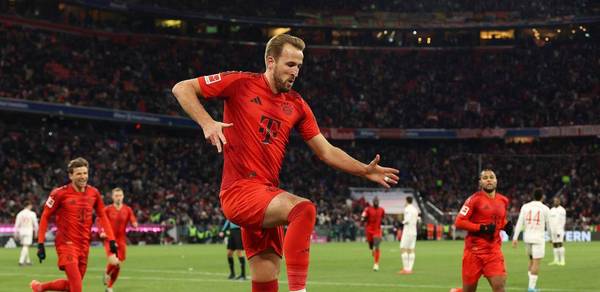 中场球员在 中场球员在